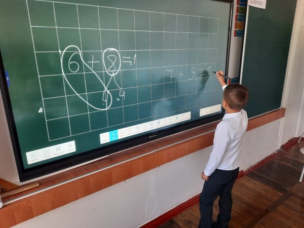 200 школ Татарстана укомплектованы интерактивными панелями Geckotouch